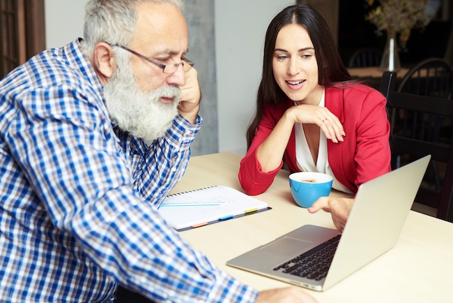patient advocate teaches a client to use AI